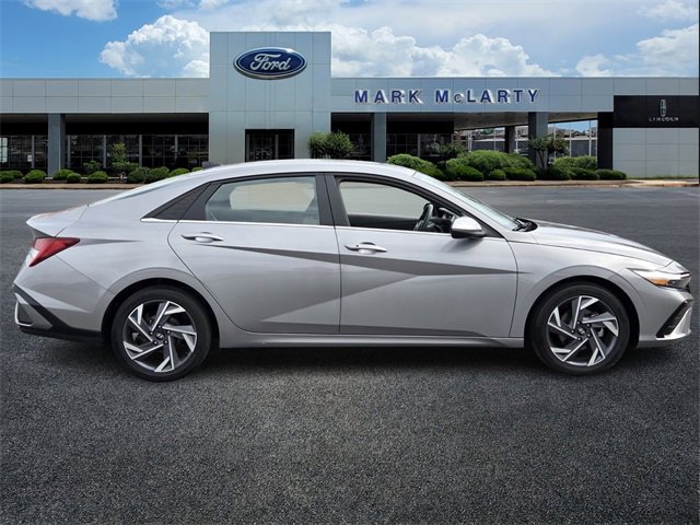 Used 2025 Hyundai Elantra SEL image 6