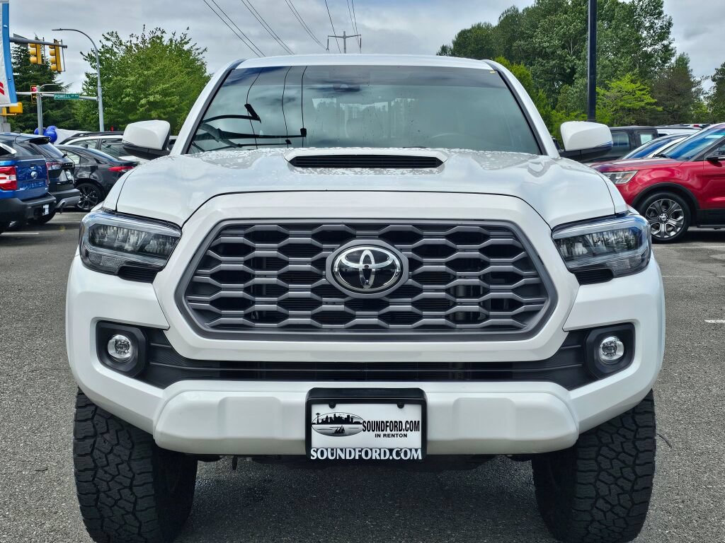Used 2022 Toyota Tacoma TRD Sport w/ Black Out Package (TMS) AWD/4WD image 9