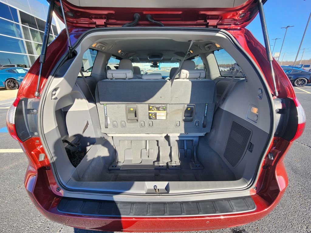 Used 2019 Toyota Sienna XLE image 26