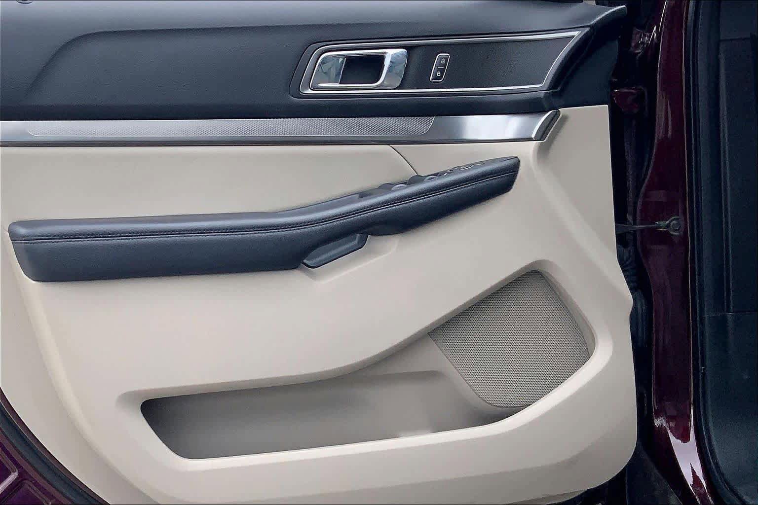 Certified 2019 Ford Explorer XLT w/ Equipment Group 202A FWD image 21