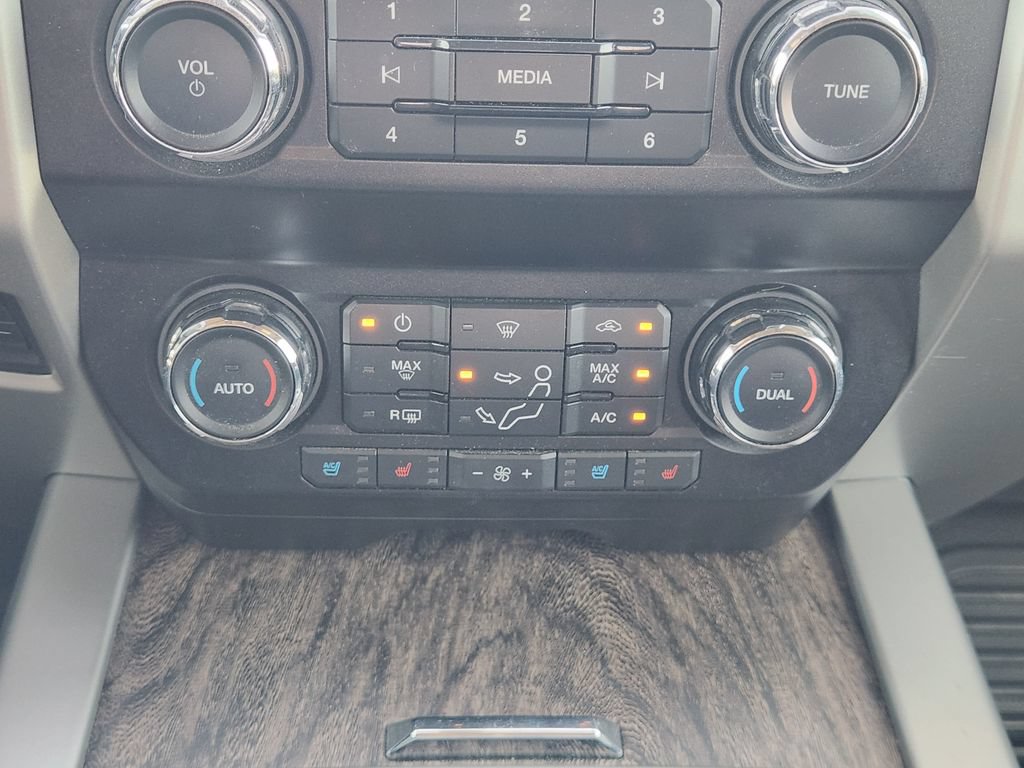 Certified 2019 Ford F350 Lariat w/ Lariat Value Package AWD/4WD image 18
