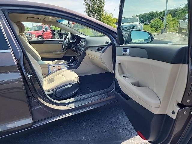 Used 2017 Hyundai Sonata SE w/ Cargo Package FWD image 9