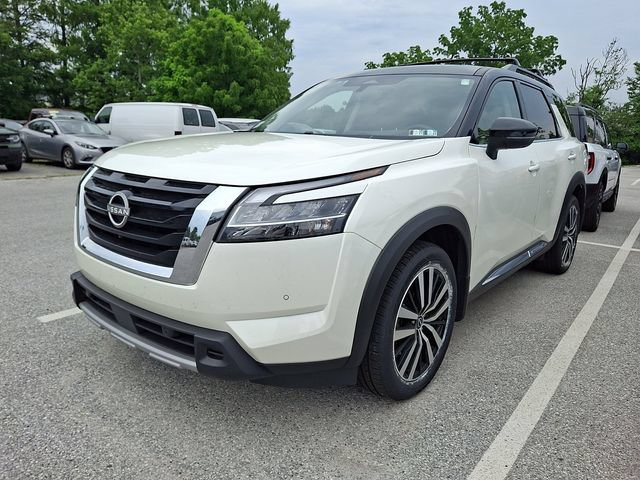 Used 2024 Nissan Pathfinder Platinum w/ Cargo Package AWD/4WD image 3