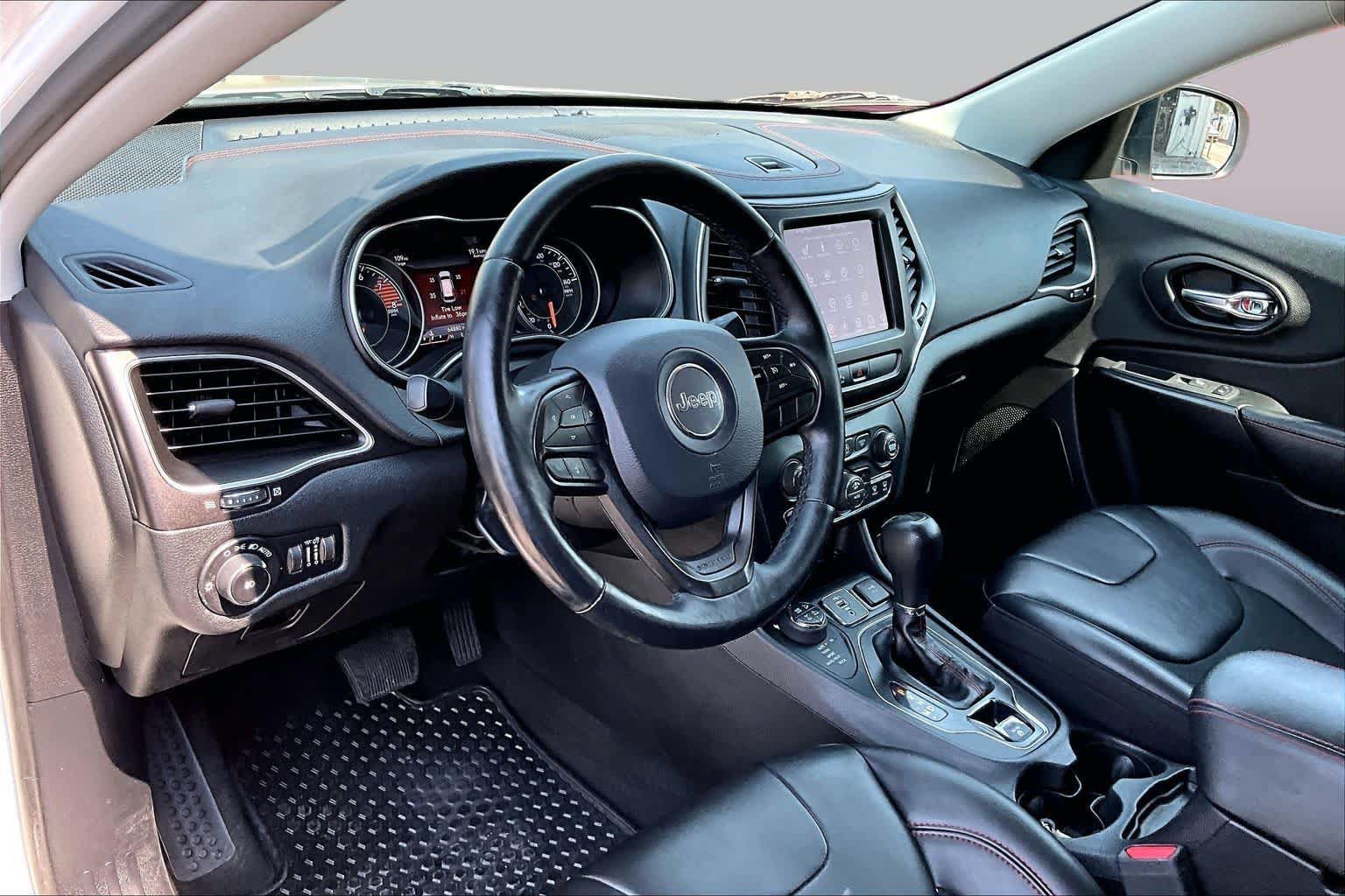 Used 2019 Jeep Cherokee Trailhawk w/ Cold Weather Group AWD/4WD image 21