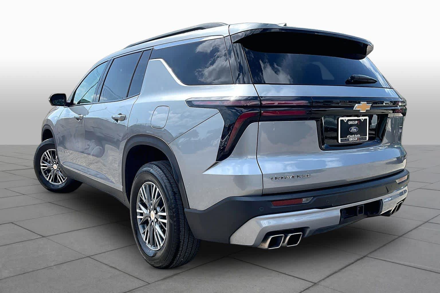 Used 2024 Chevrolet Traverse LT FWD image 12