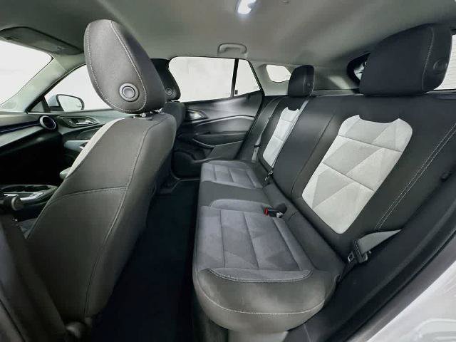 Used 2024 Chevrolet Trax LS w/ LS Convenience Package FWD image 12