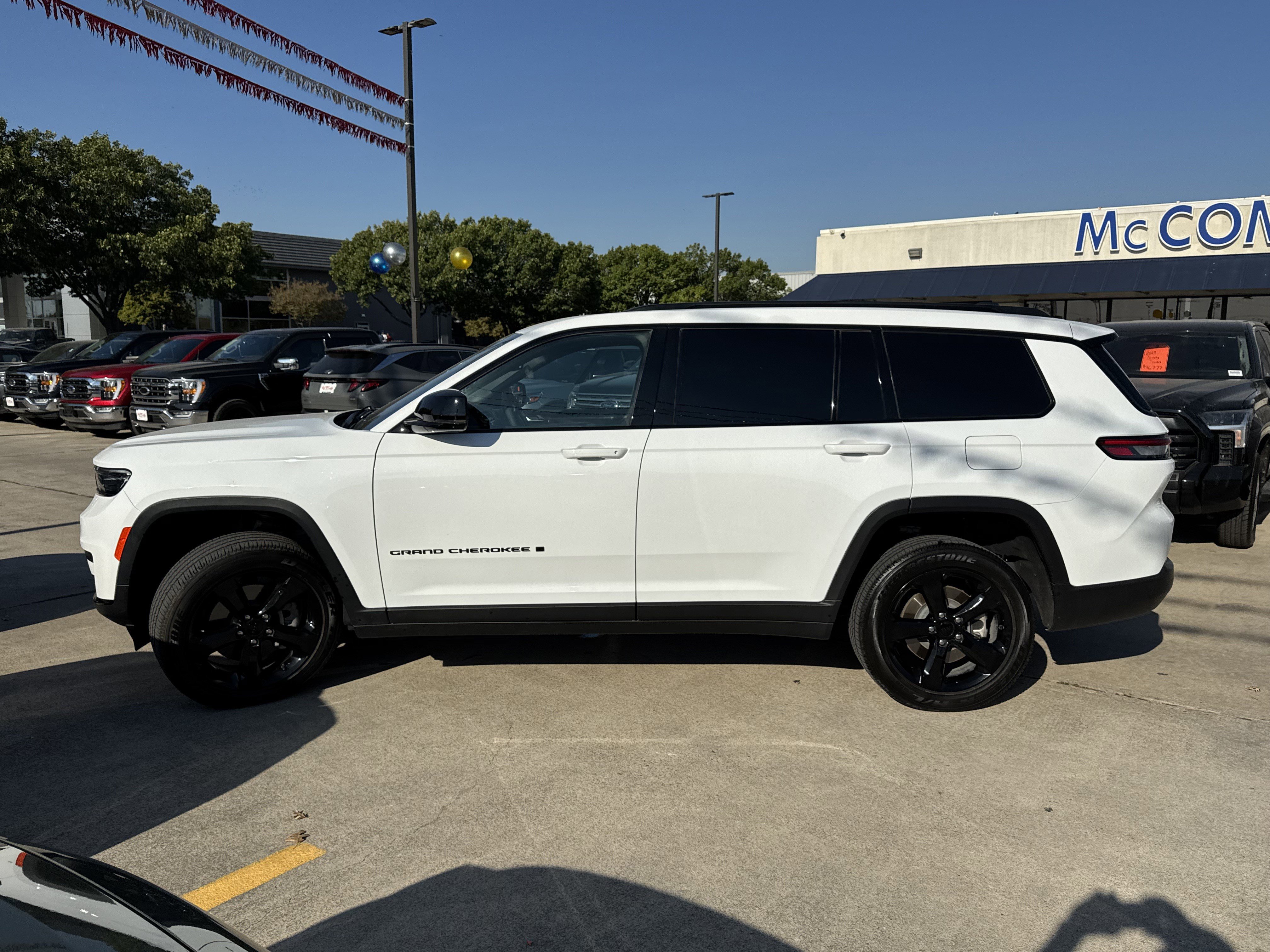 Used 2024 Jeep Grand Cherokee L Altitude image 11