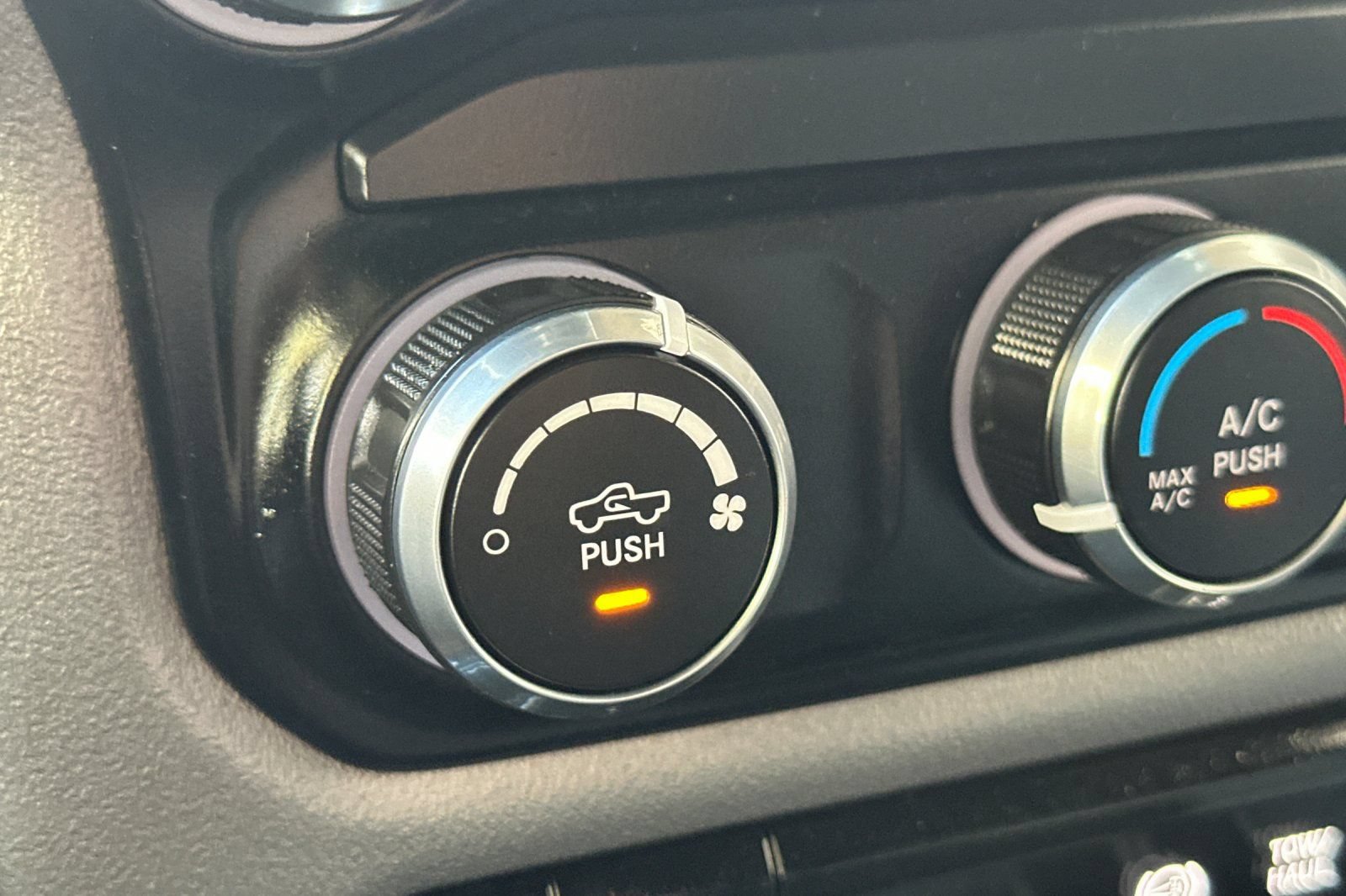 Used 2024 RAM 2500 Big Horn AWD/4WD image 28