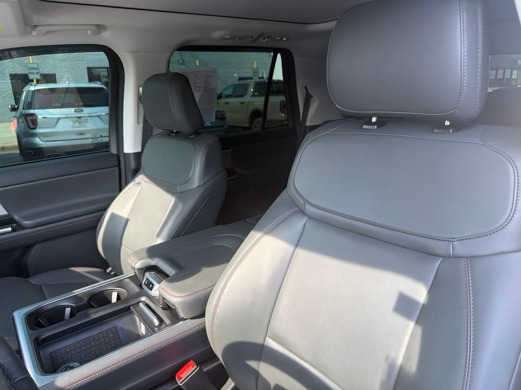 Certified 2025 Ford Expedition Active AWD/4WD image 18