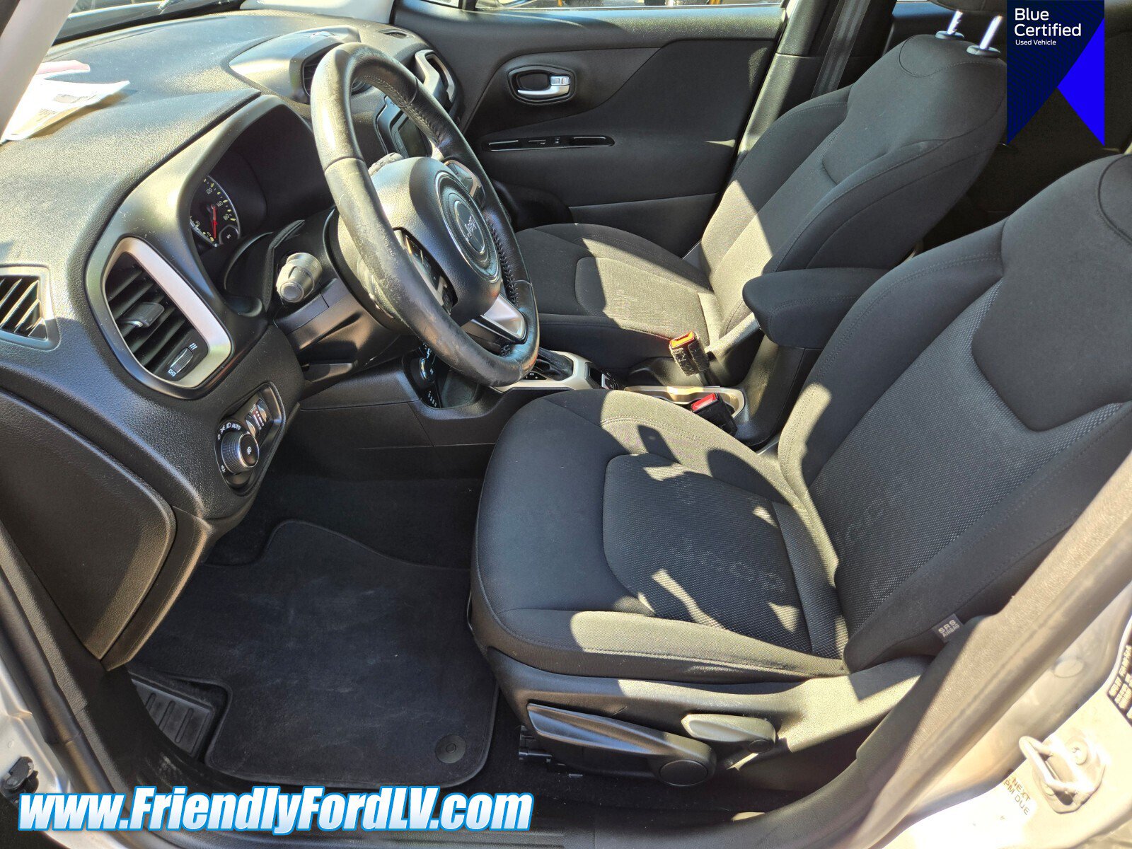 Used 2017 Jeep Renegade Latitude AWD/4WD image 9