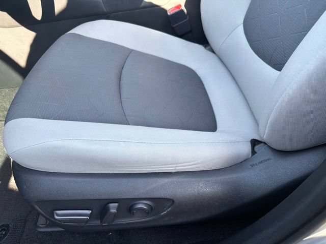 Used 2020 Toyota RAV4 XLE w/ Convenience Package FWD image 8