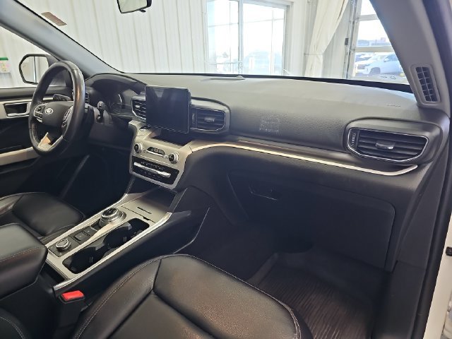 Certified 2020 Ford Explorer XLT w/ Equipment Group 202A AWD/4WD image 29