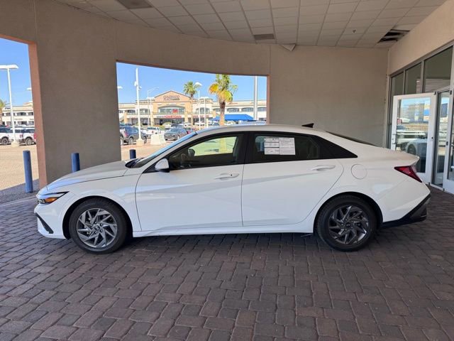 Used 2024 Hyundai Elantra SEL image 2