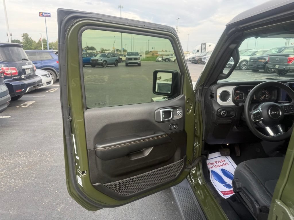 Used 2024 Jeep Wrangler Unlimited Sahara AWD/4WD image 17