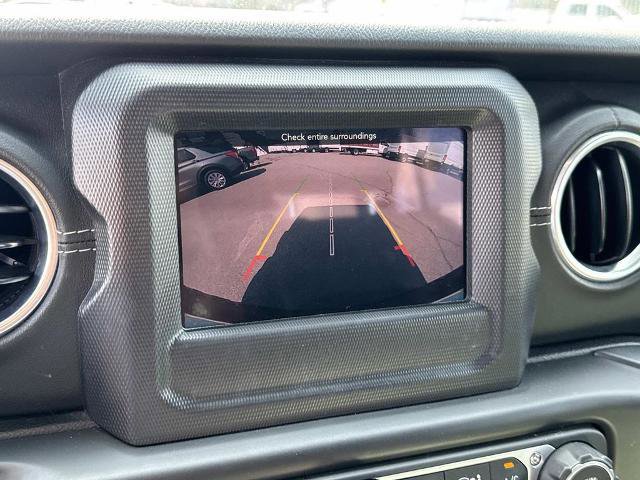 Used 2018 Jeep Wrangler Unlimited Sahara AWD/4WD image 32