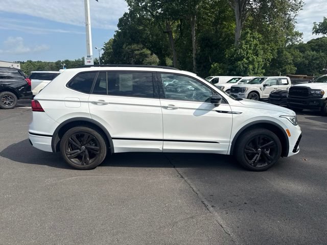 Used 2024 Volkswagen Tiguan SE R-Line AWD/4WD image 11