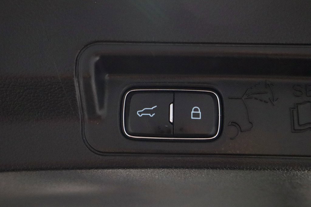 Certified 2022 Ford Explorer XLT w/ Equipment Group 202A image 17