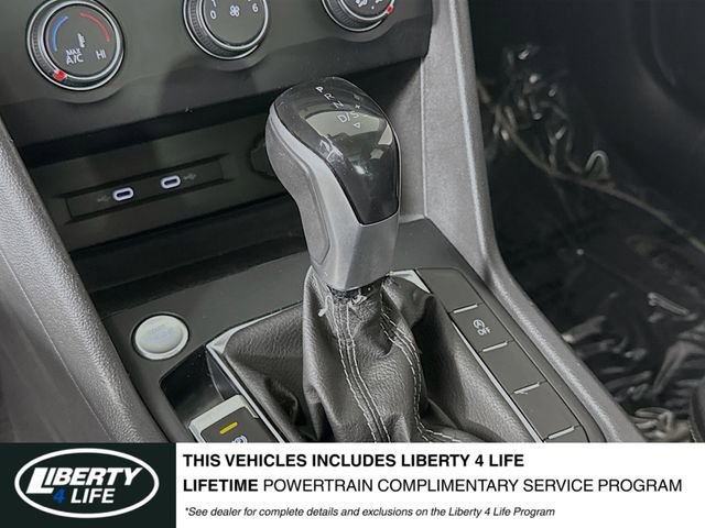 Used 2022 Volkswagen Taos SE image 16