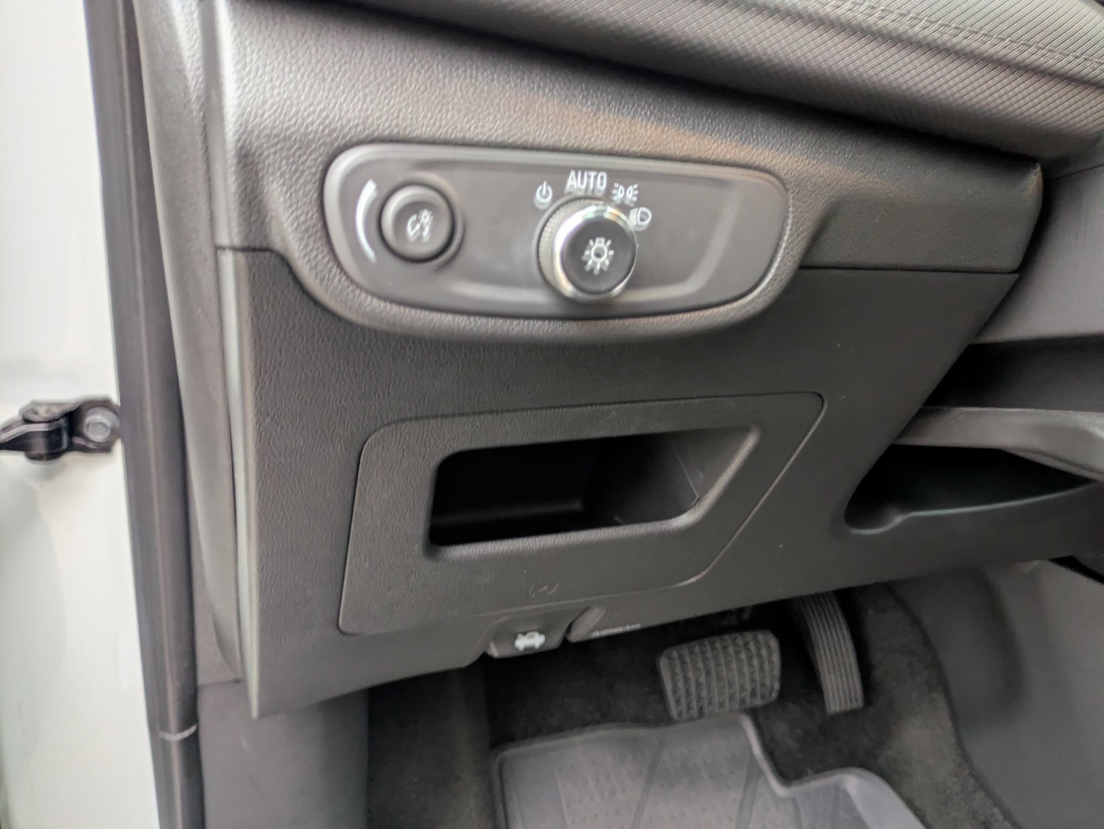Used 2024 Chevrolet TrailBlazer LT w/ Convenience Package FWD image 17