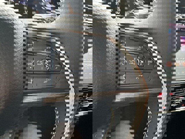 Used 2024 Jeep Grand Cherokee Limited w/ Black Appearance Package image 32