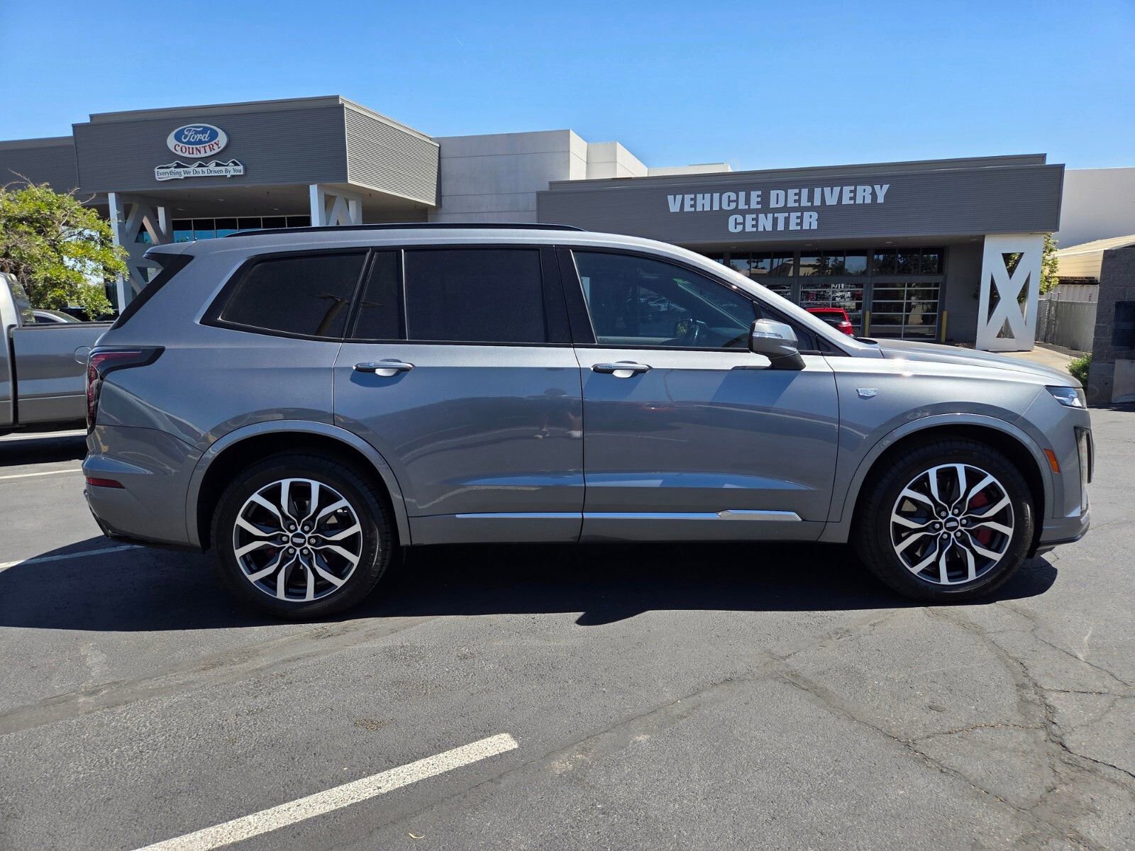 Used 2022 Cadillac XT6 Sport w/ LPO, Premium Carpet Package AWD/4WD image 7