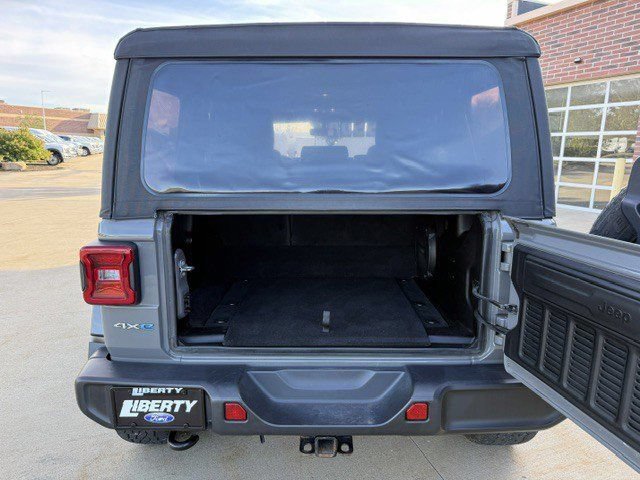 Used 2021 Jeep Wrangler Unlimited Sahara w/ Cold Weather Group AWD/4WD image 38
