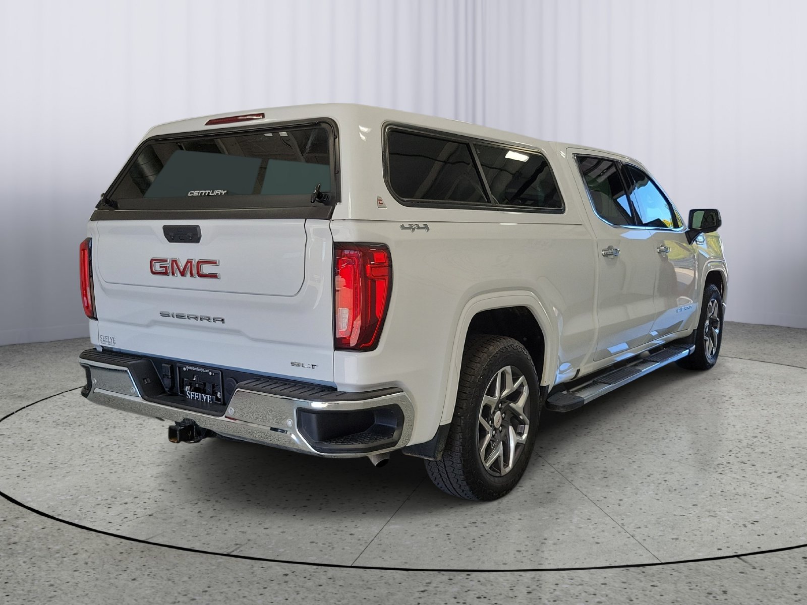 Used 2025 GMC Sierra 1500 SLT w/ SLT Premium Plus Package AWD/4WD image 2