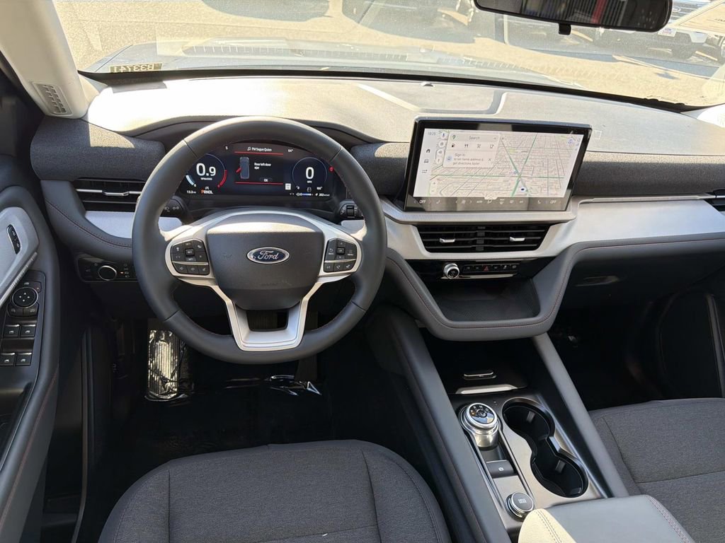 Certified 2025 Ford Explorer Active image 9