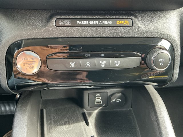 Certified 2025 Ford Escape Platinum AWD/4WD image 29