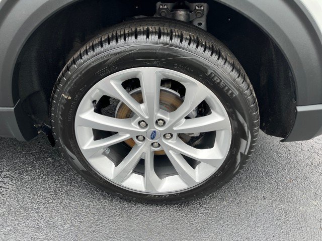 Certified 2024 Ford Explorer Platinum w/ Technology Package AWD/4WD image 8
