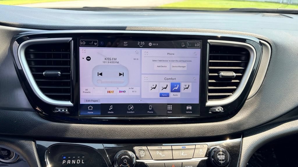 Used 2025 Chrysler Pacifica Select FWD image 9