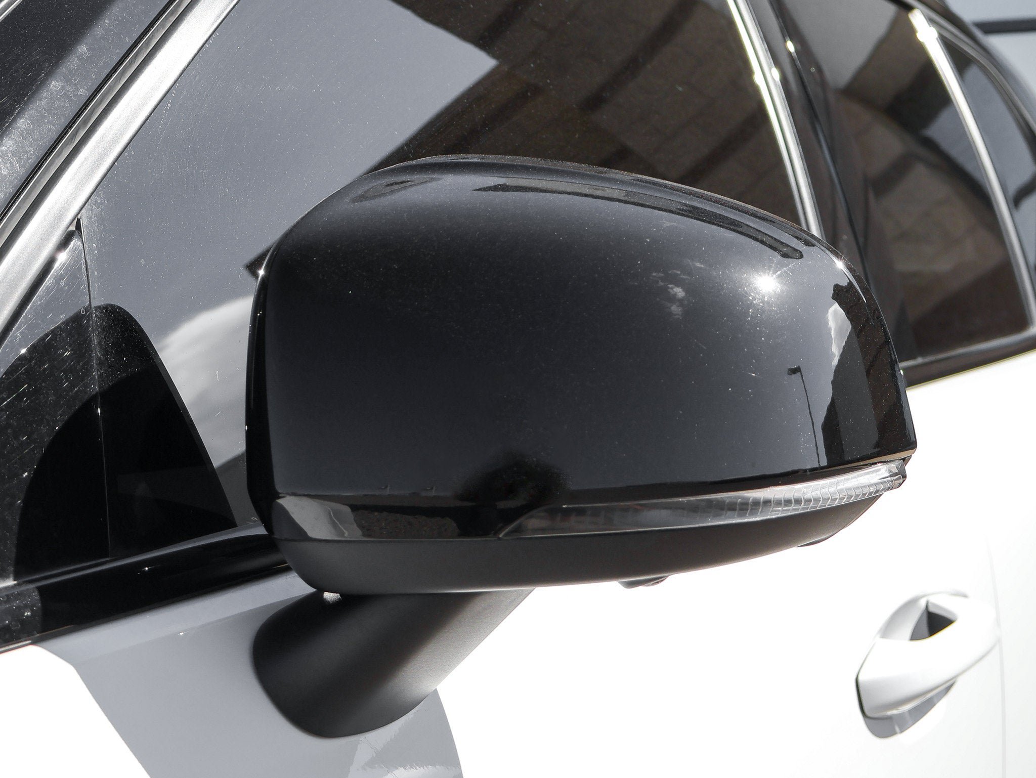 Used 2022 Volvo XC40 T5 R-Design AWD/4WD image 15