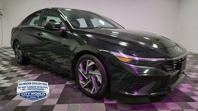 Used 2025 Hyundai Elantra SEL FWD image 2