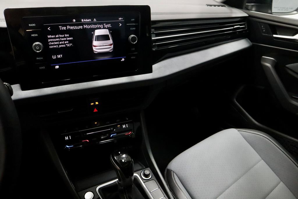 Used 2025 Volkswagen Jetta SE image 29