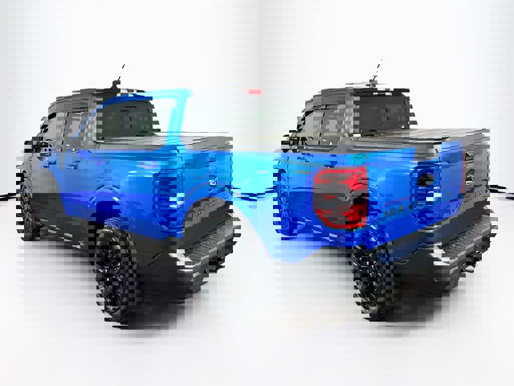 Certified 2025 Ford Maverick Lariat w/ Black Appearance Package image 3