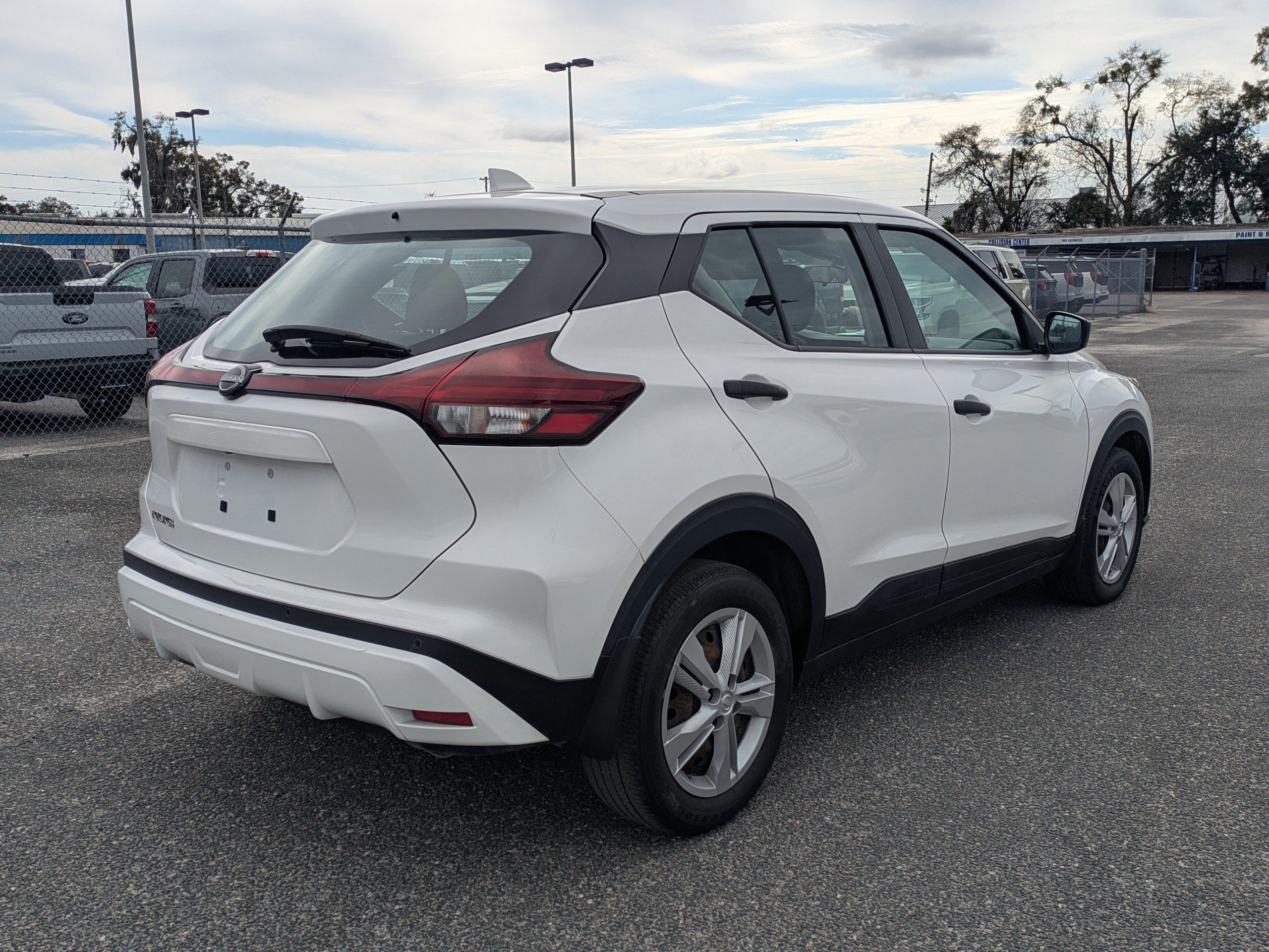 Used 2023 Nissan Kicks S image 5