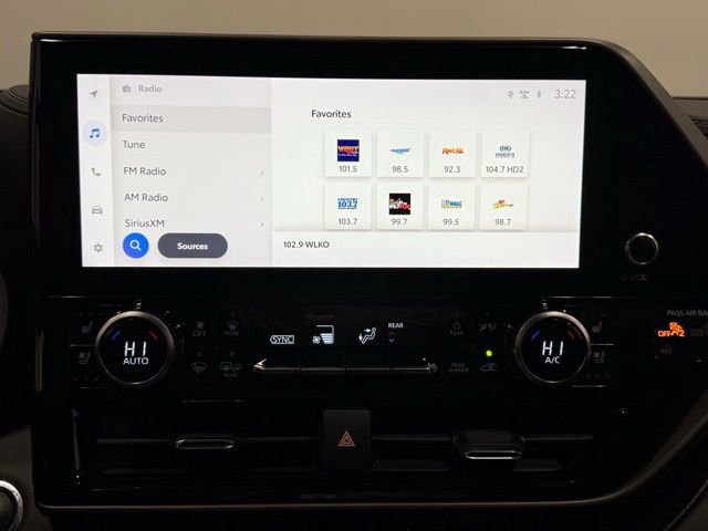 Used 2023 Toyota Highlander Limited image 25