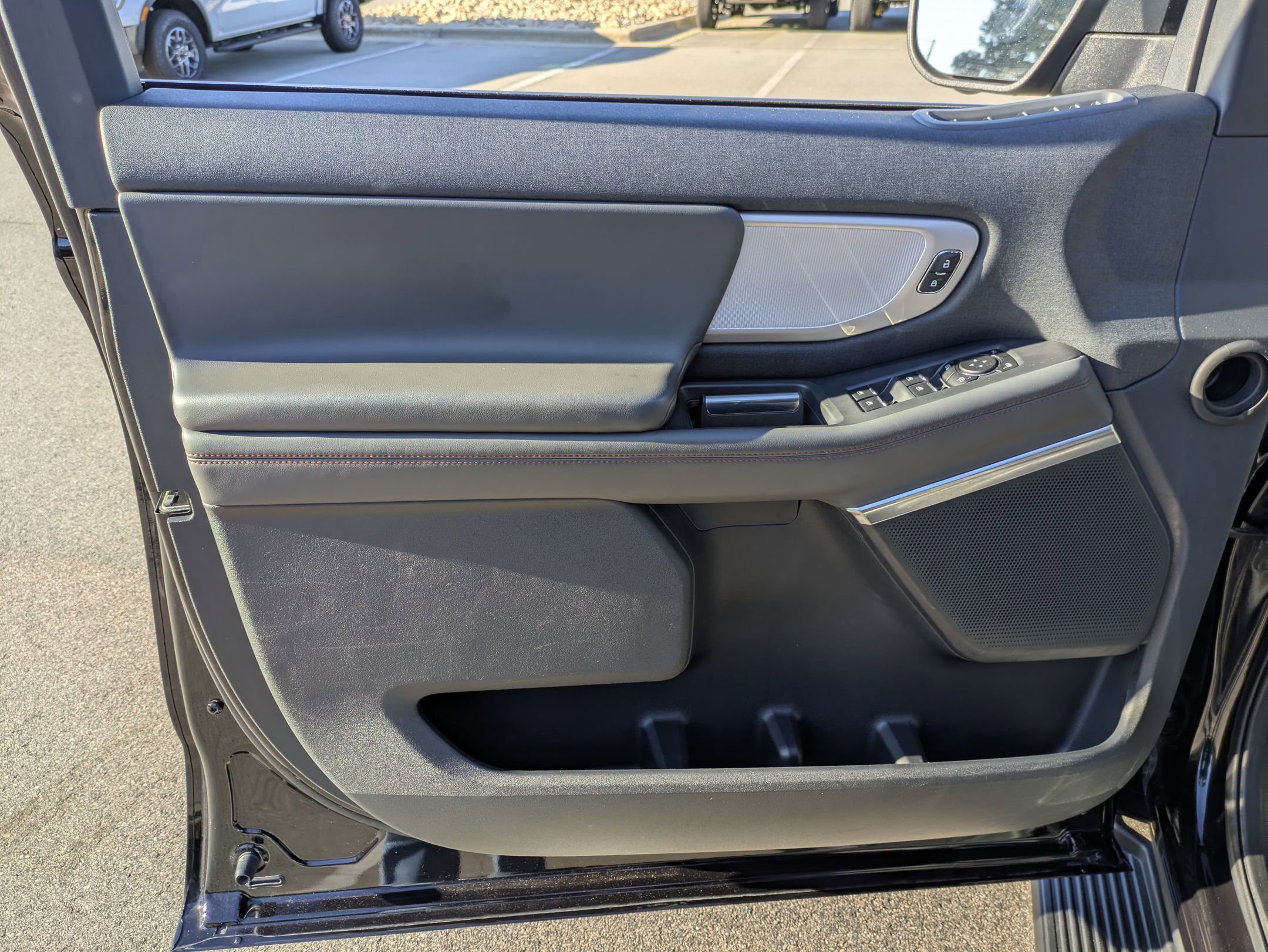 Certified 2025 Ford Expedition Active AWD/4WD image 15