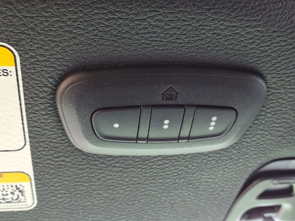 Used 2025 Jeep Wrangler Sport AWD/4WD image 25