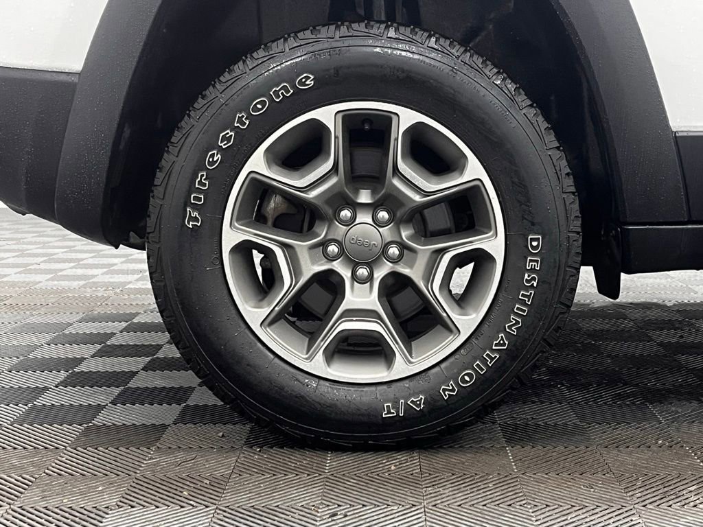 Used 2022 Jeep Cherokee Trailhawk w/ Premium Leather Package image 17