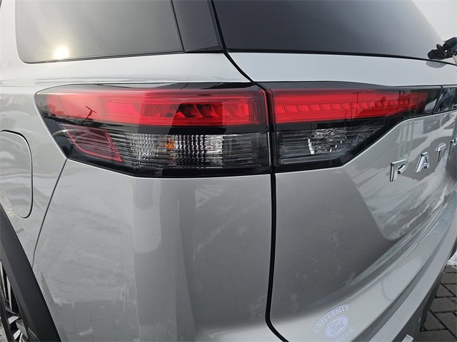 Used 2025 Nissan Pathfinder Platinum image 34