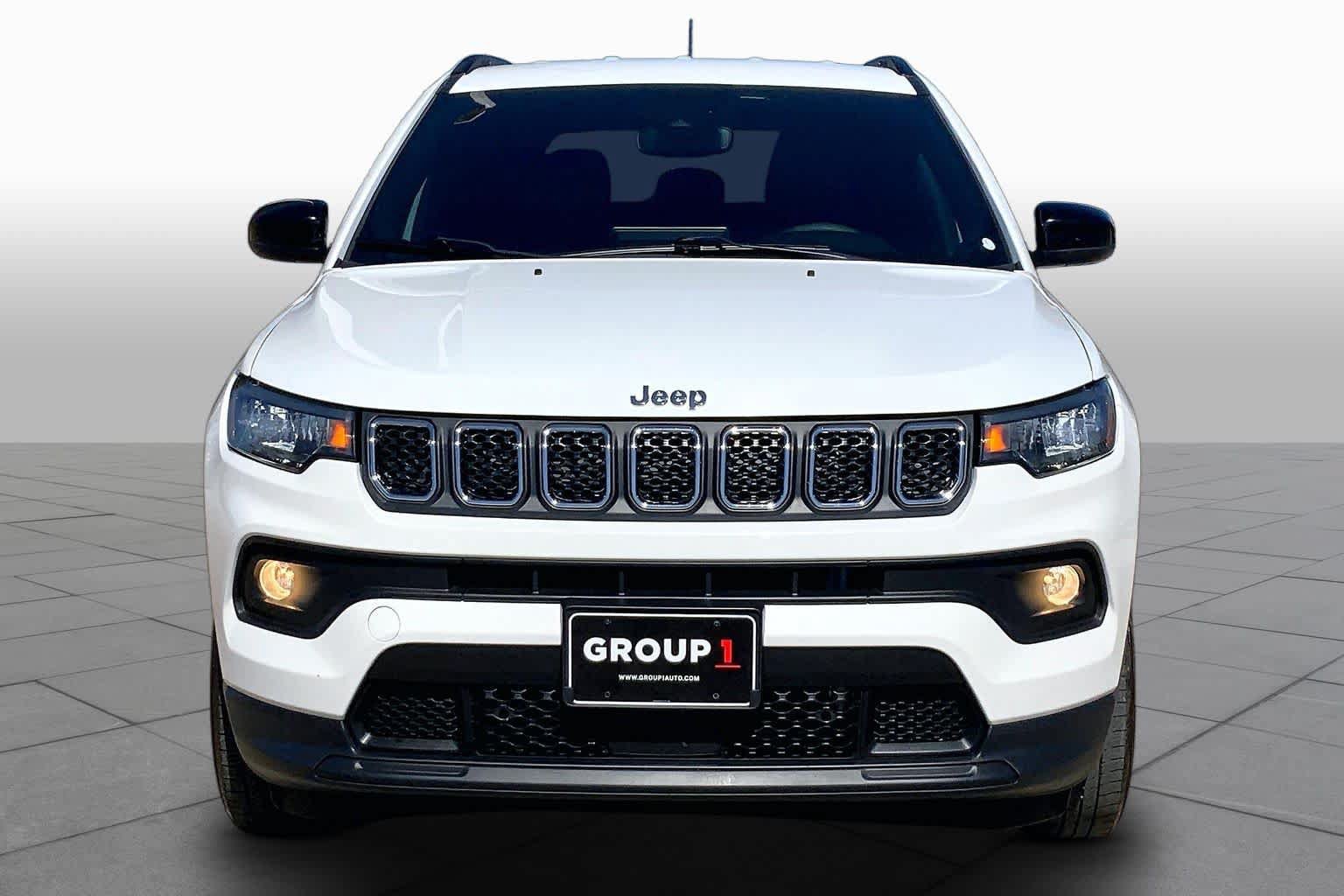 Used 2023 Jeep Compass Latitude AWD/4WD image 4