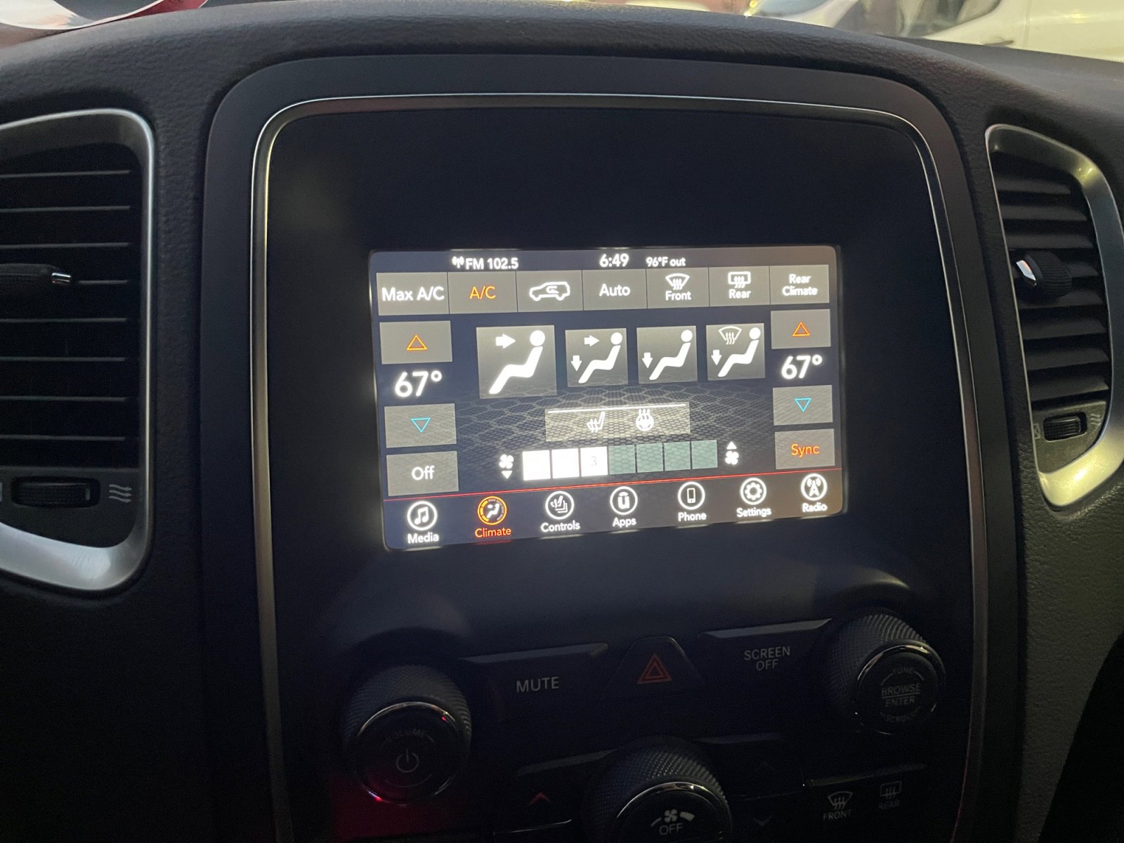 Used 2020 Dodge Durango SXT image 24