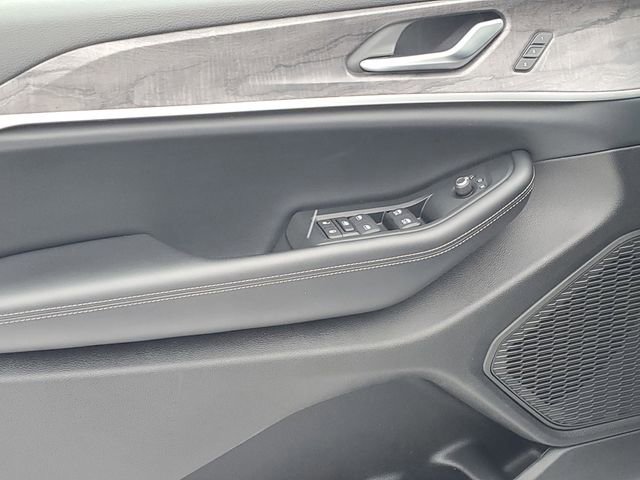 Used 2024 Jeep Grand Cherokee L Limited w/ Luxury Tech Group II image 27