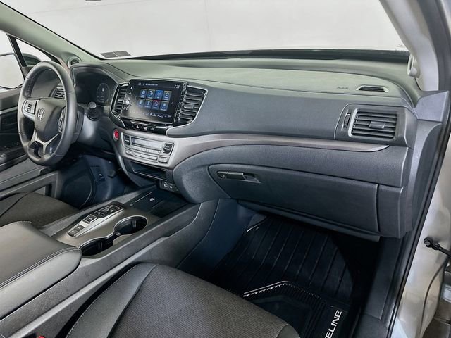 Used 2025 Honda Ridgeline Sport image 9