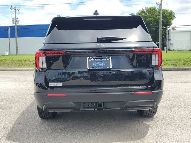 Certified 2025 Ford Explorer ST-Line image 3