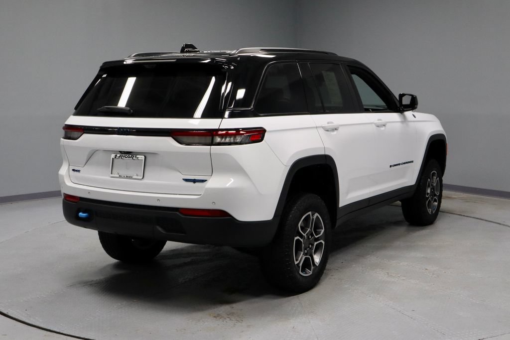 Used 2022 Jeep Grand Cherokee Trailhawk w/ Advanced Protech Group II AWD/4WD image 12