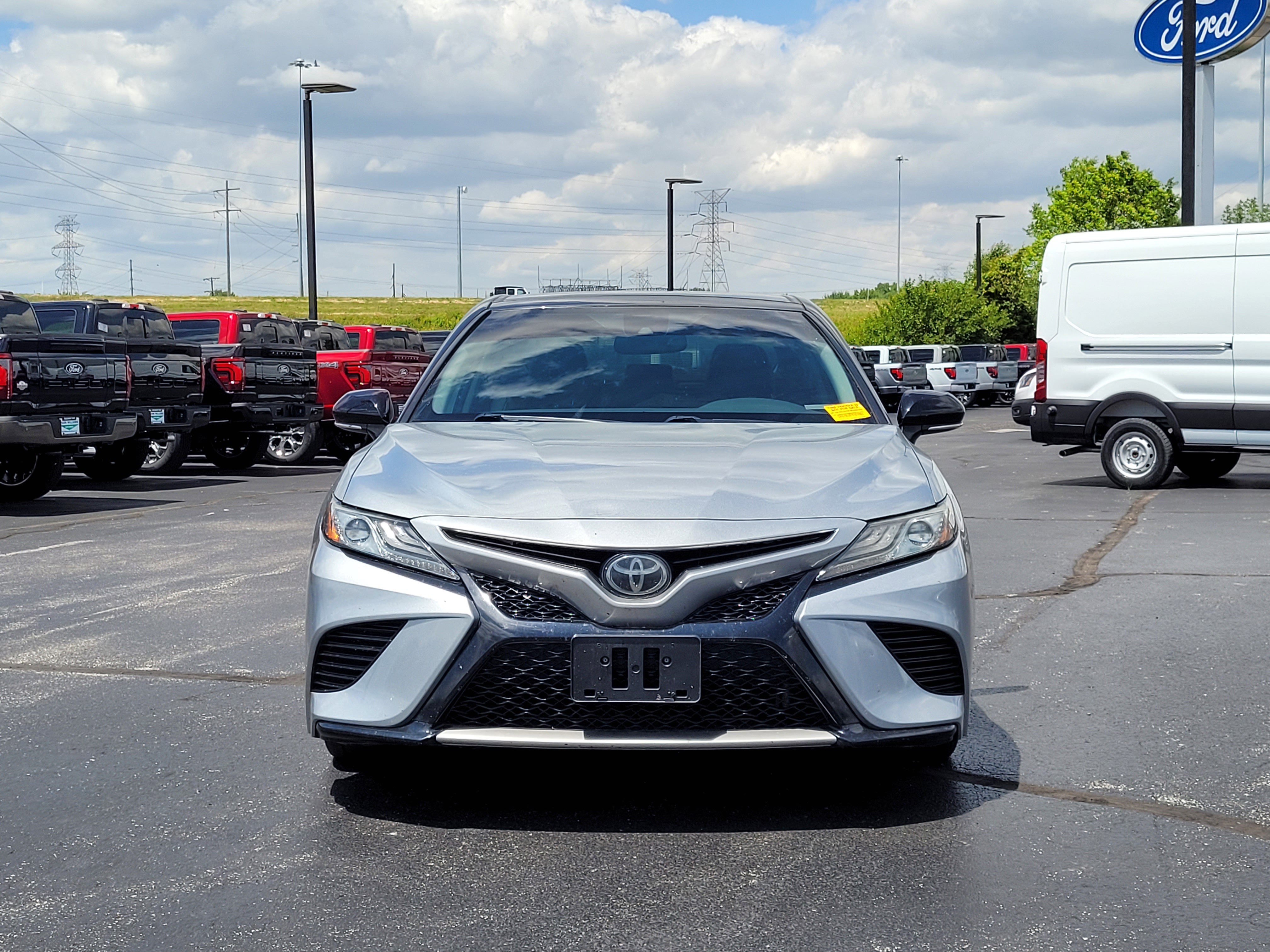 Used 2019 Toyota Camry XSE FWD image 9