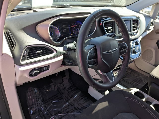 Used 2023 Chrysler Voyager LX FWD image 12