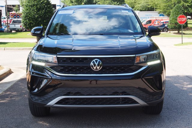 Used 2023 Volkswagen Taos SE AWD/4WD image 2